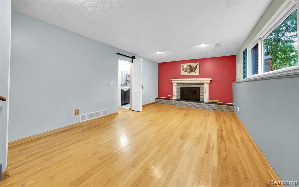 2880 Wareing Drive, Orion, MI — Photo 17