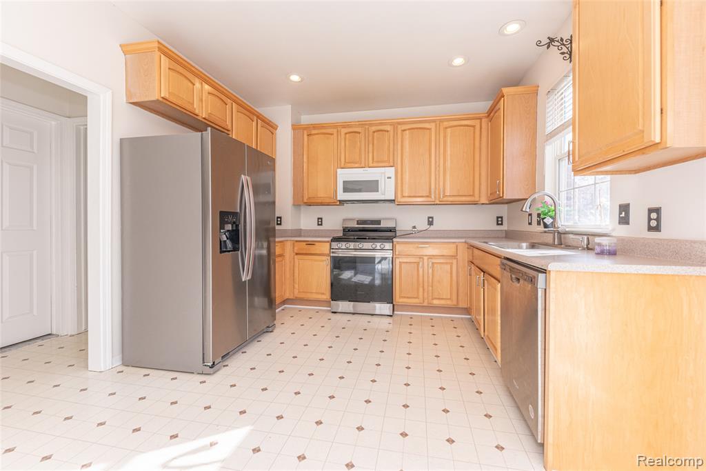 41861 Yeats Drive, Novi, MI — Photo 7