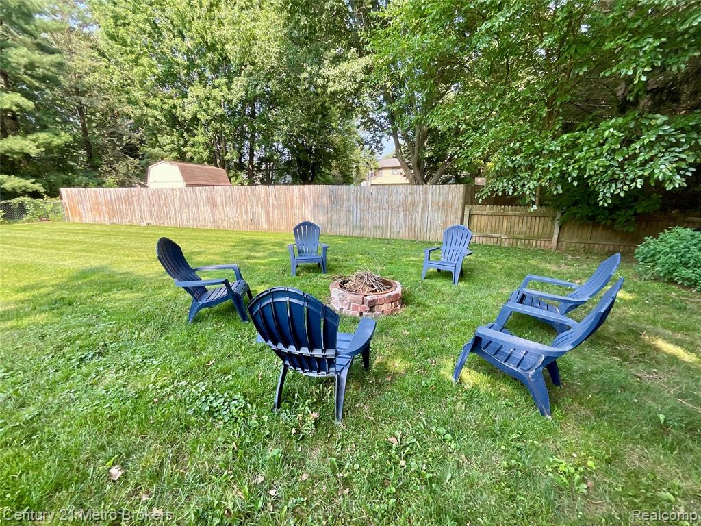 5363 Irish Road, Grand Blanc, MI 48439 — Photo 8