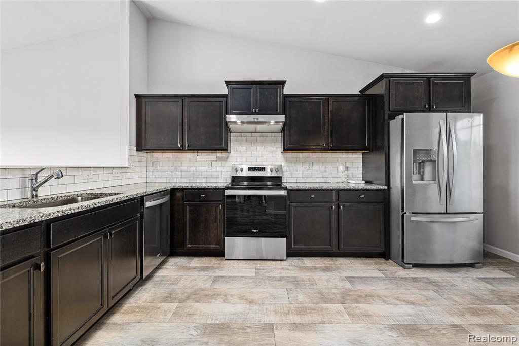 7158 Primrose Lane, Grand Blanc, MI 48439 — Photo 11
