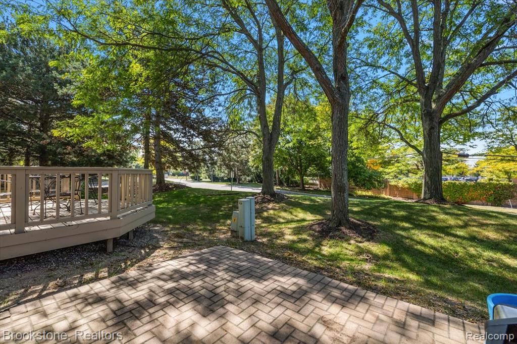 525 Oxford Court, Rochester Hills, MI 48307 — Photo 10