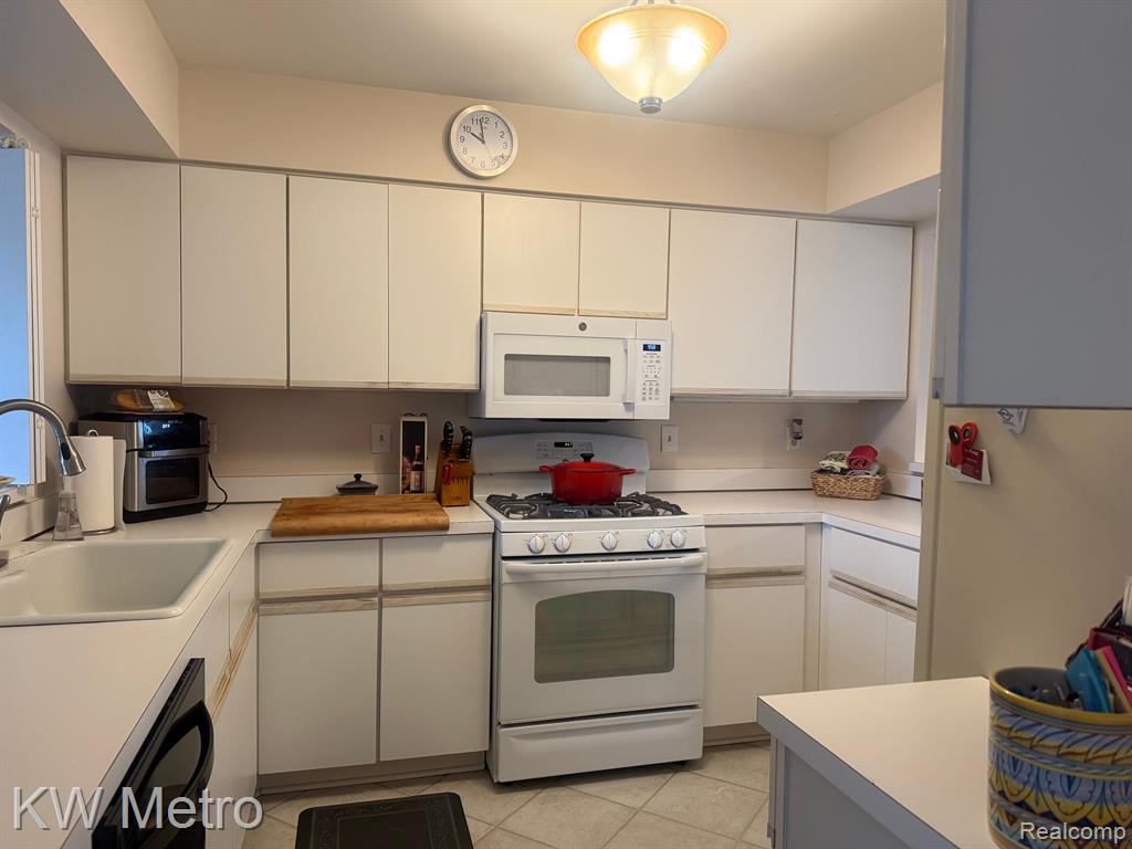6868 TANGLE WOOD, Waterford, MI 48327 — Photo 4