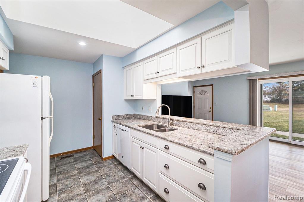 49593 LAUREL HEIGHTS Court, 87, Shelby Twp, MI 48315 — Photo 10