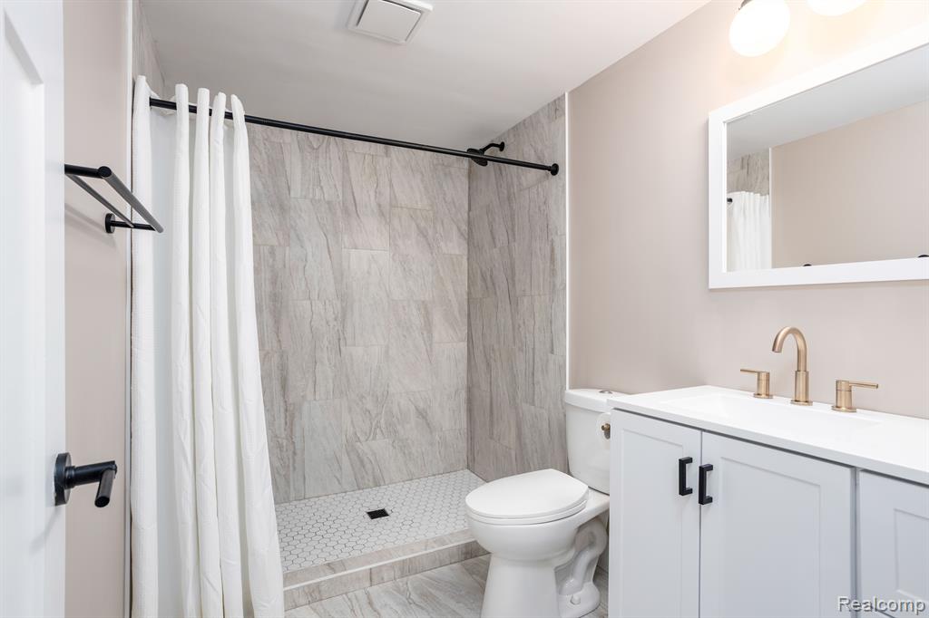 58790 SELLA Drive, South Lyon, MI 48178 — Photo 34