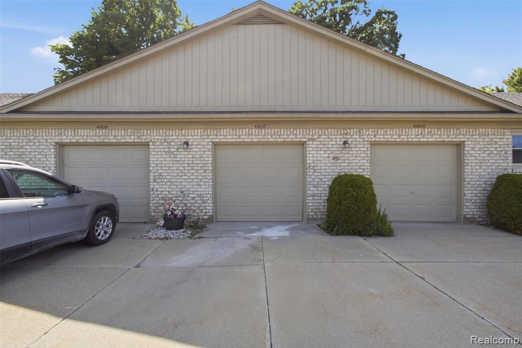 41837 King Edward Court, Clinton Twp, MI 48038 — Photo 21