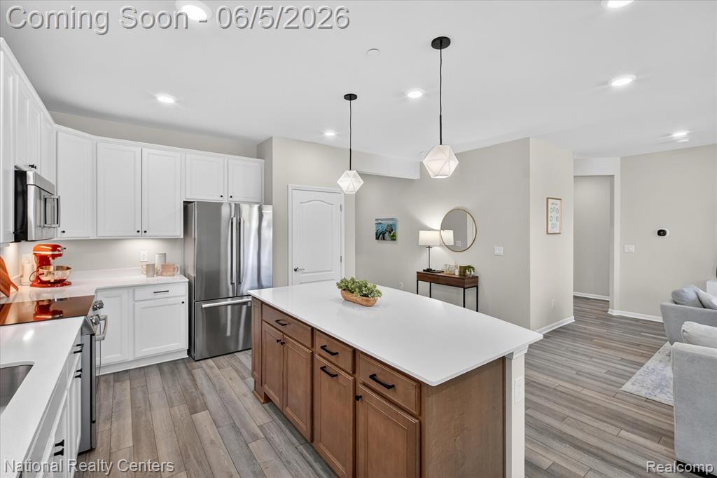 38681 Chasewood Court, Farmington, MI 48335 — Photo 8