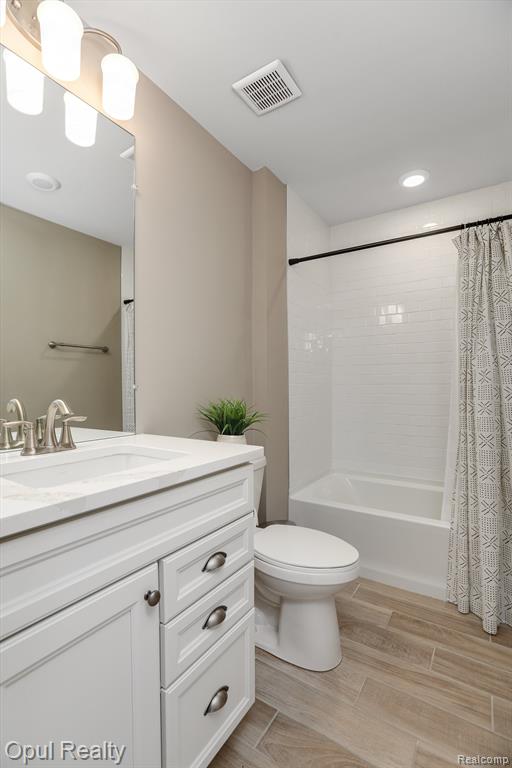 7484 HARDWOOD Circle, Canton, MI 48187 — Photo 31