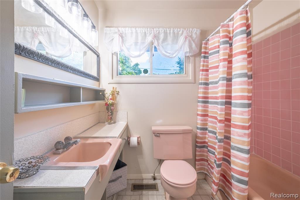 1814 Carmanbrook Parkway, Flint, MI 48507 — Photo 13