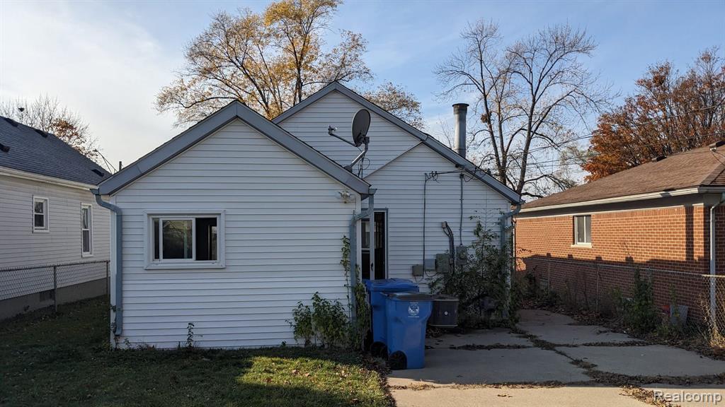 6012 ROBINDALE Avenue, Dearborn Heights, MI 48127 — Photo 13