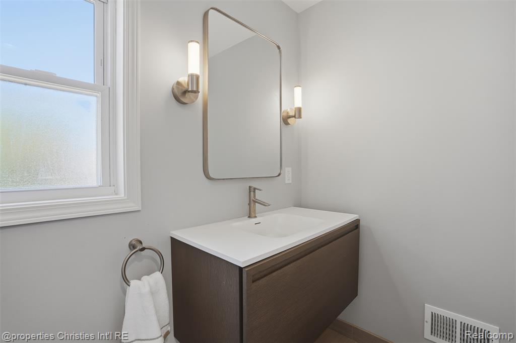 4602 Groveland Avenue, Royal Oak, MI 48073 — Photo 21