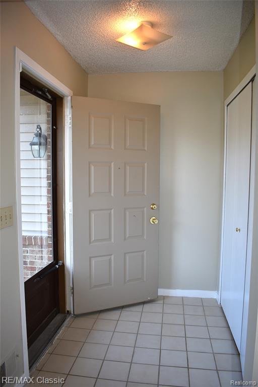 7901 Lawrence, West Bloomfield, MI — Photo 5