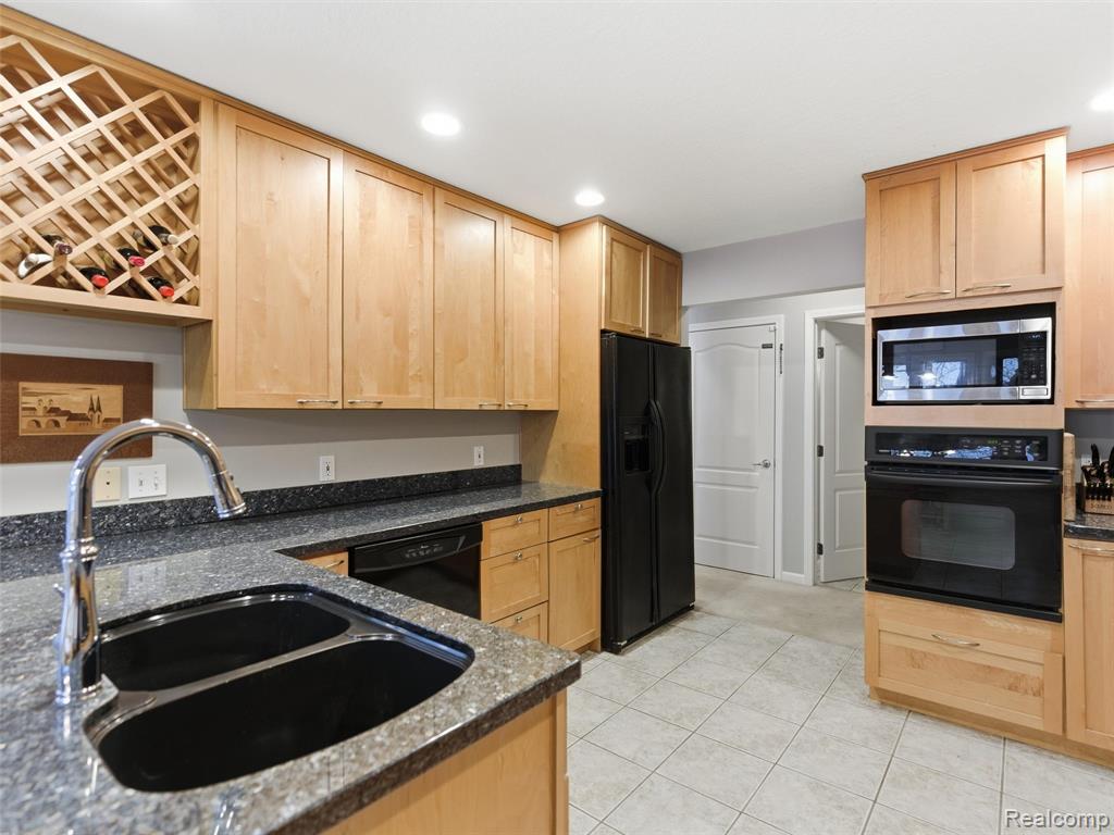 1393 Eden Gardens Drive, Fenton, MI 48430 — Photo 16