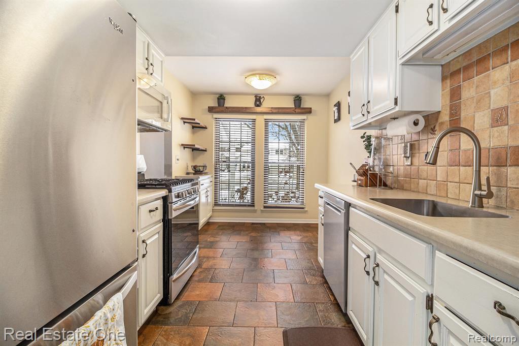22717 Cranbrooke Drive, Novi, MI — Photo 11