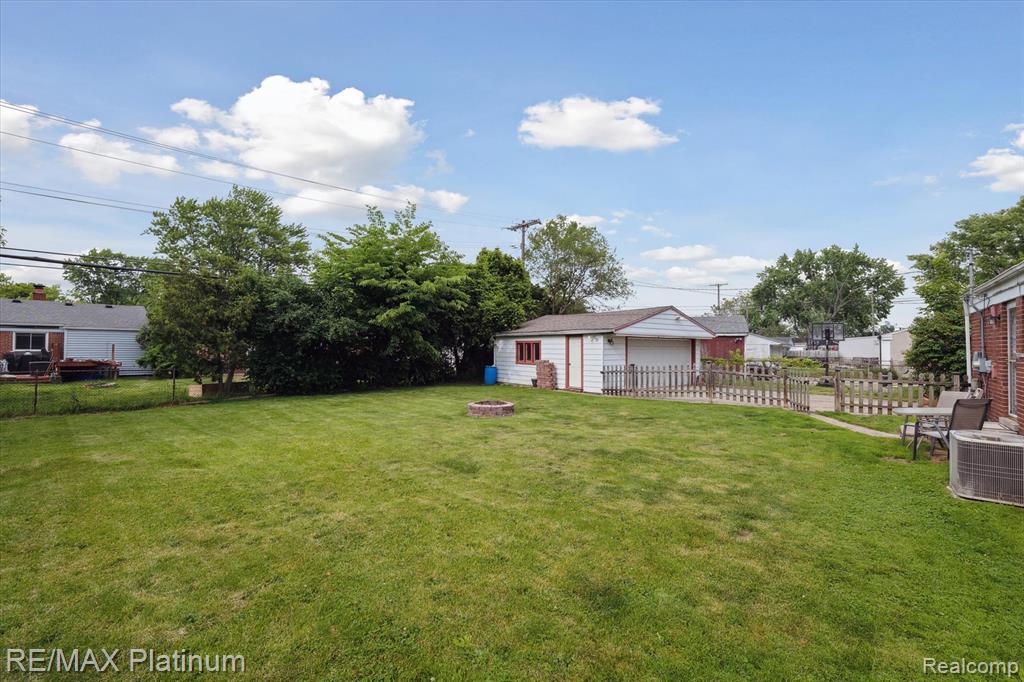 8685 Terri Drive, Westland, MI — Photo 38