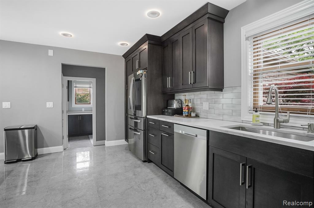 6655 MOUNTAIN Drive, Troy, MI 48098 — Photo 16