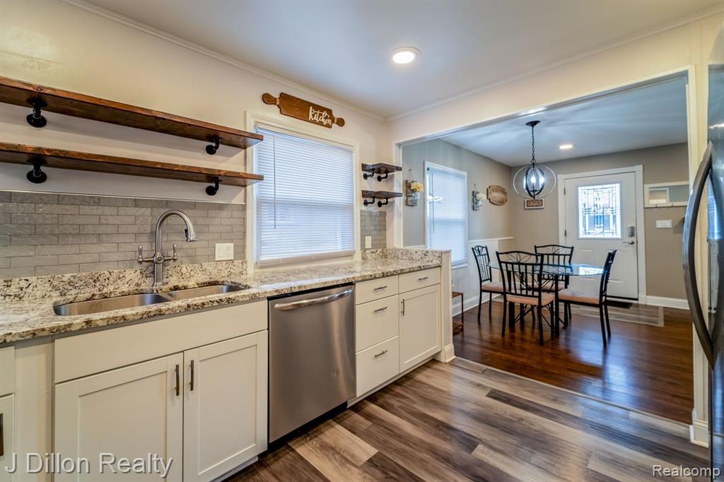 9371 MERRIMAN Road, Livonia, MI 48150 — Photo 31