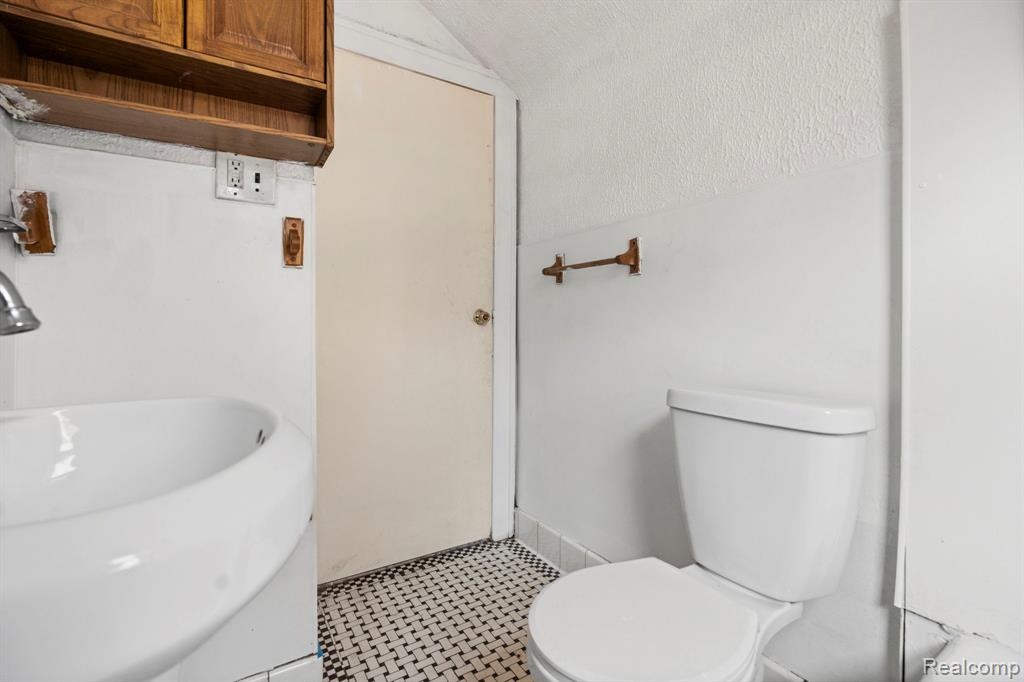 5261 Lakeview Street, Detroit, MI 48213 — Photo 38
