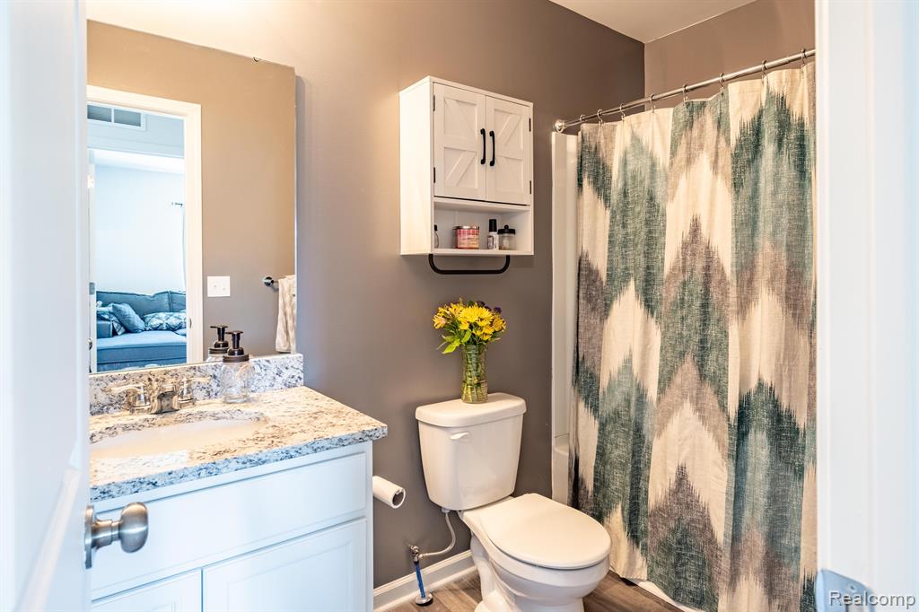 1642 GREENWAY Drive, Ypsilanti, MI 48198 — Photo 19