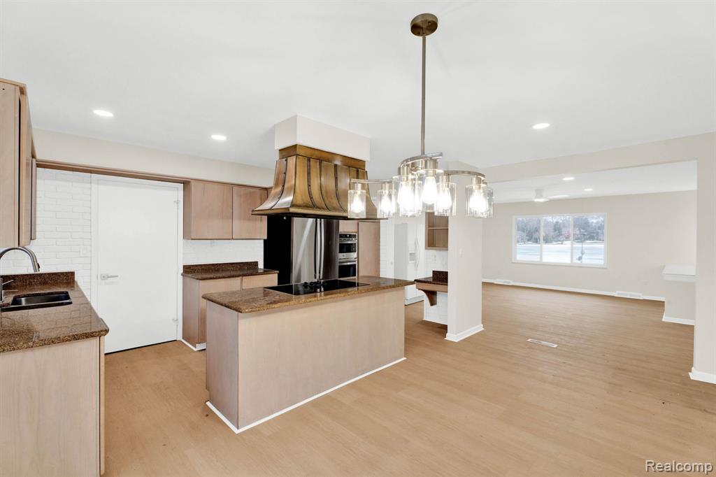 915 James K Boulevard, Pontiac, MI 48341 — Photo 18