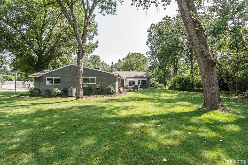 4990 Broomfield Lane, West Bloomfield, MI — Photo 57
