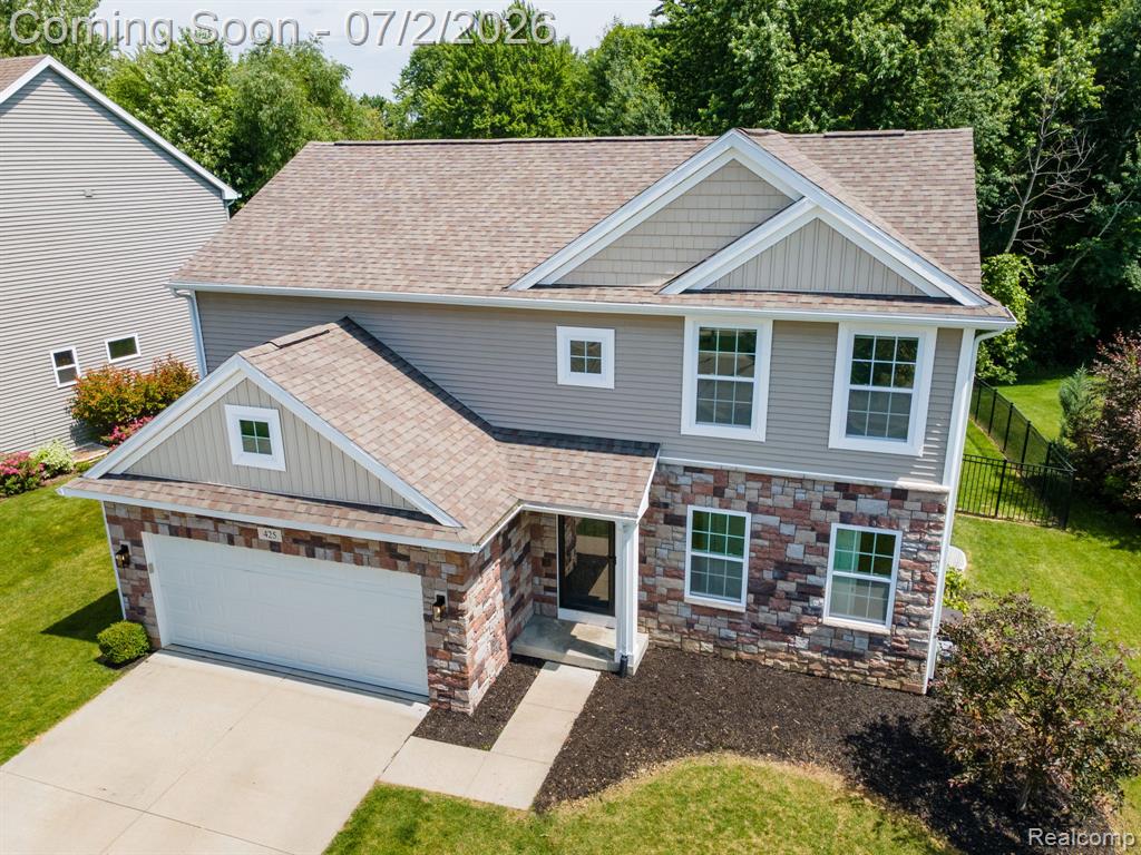 425 Knollwood Drive, Ortonville, MI 48462 — front exterior