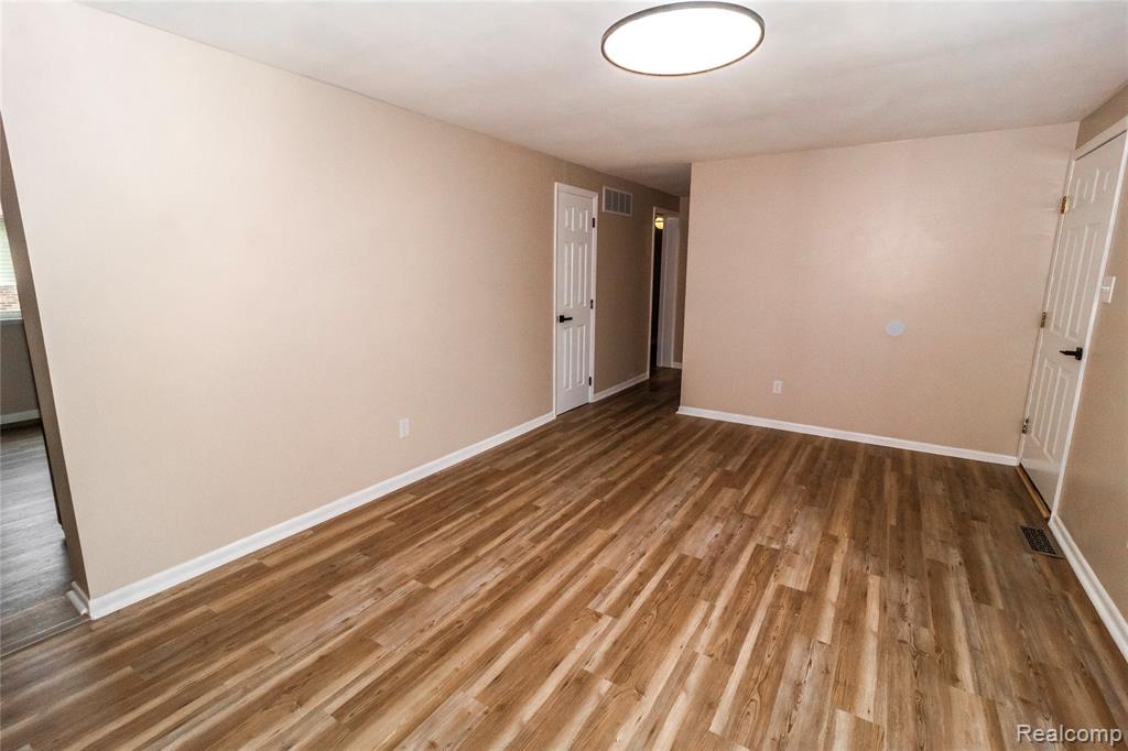 519 S Elm Street, Lapeer, MI 48446 — Photo 14