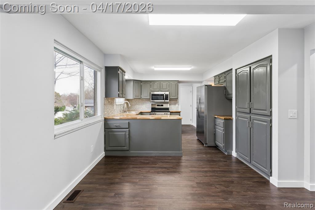 337 Bella Vista Drive, Grand Blanc, MI 48439 — Photo 9
