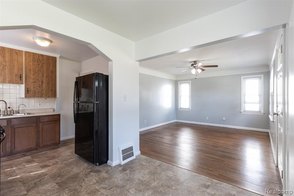 613 Riverbank Street, Lincoln Park, MI 48146 — Photo 8