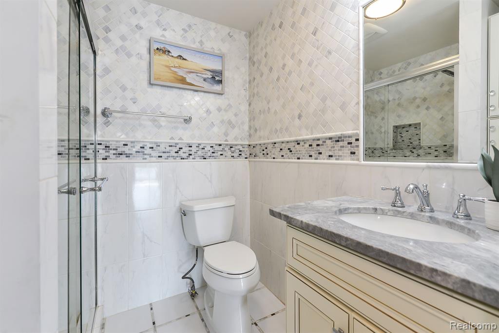 8453 WOODLAND SHORE Drive, Brighton, MI 48114 — Photo 17