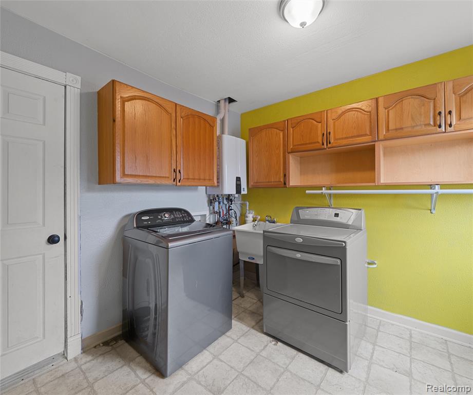 8916 Deering Street, Livonia, MI 48150 — Photo 16