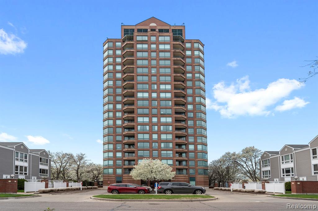 3320 SPINNAKER Lane, 4A, Detroit, MI 48207 — front exterior