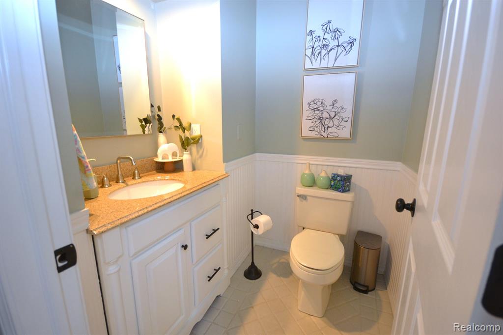 4072 W MAPLE Road, Wixom, MI — Photo 23