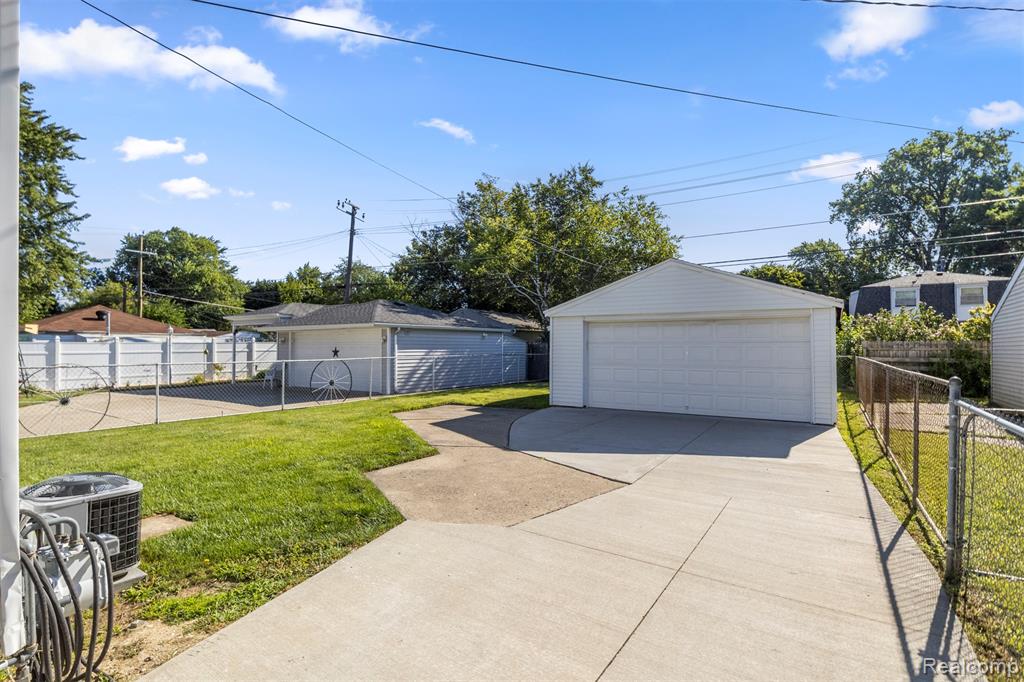 4421 Edgewood Street, Dearborn Heights, MI 48125 — Photo 27