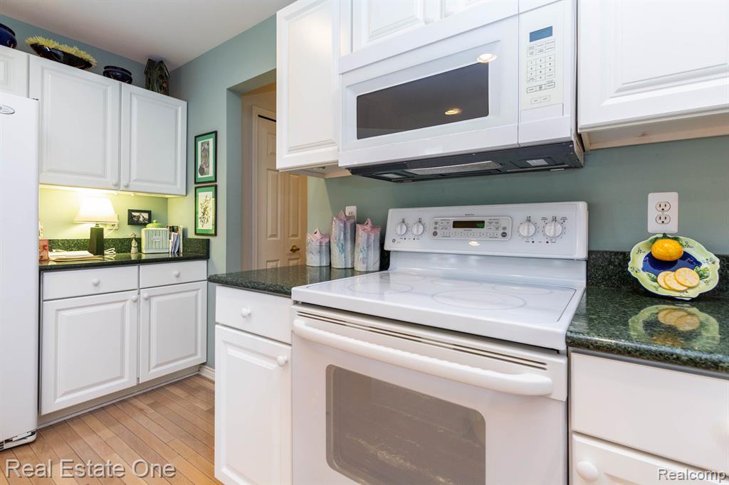 490 FRANKLIN LAKE Circle, Oxford, MI 48371 — Photo 25