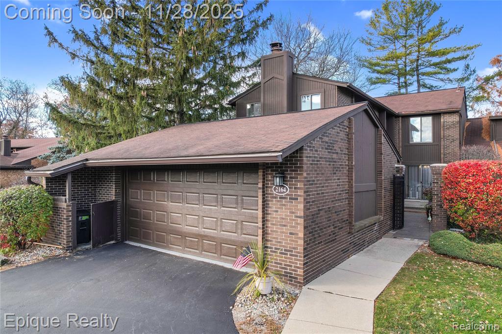 2164 Bordeaux Street, West Bloomfield, MI, 48323