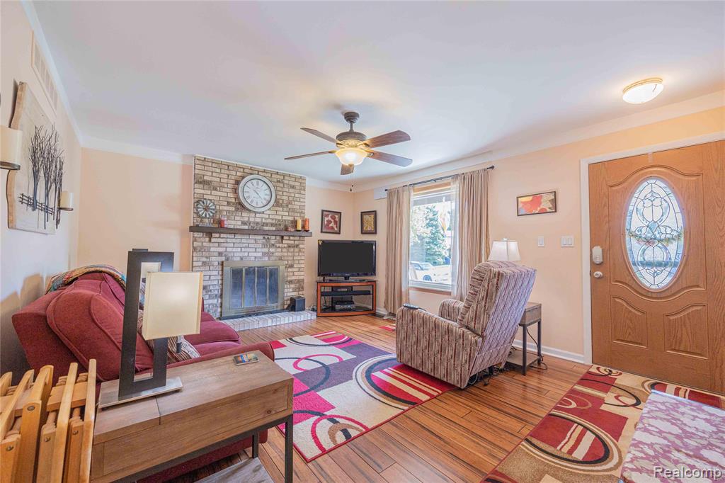 25298 Castlewood Drive, Woodhaven, MI 48183 — Photo 7