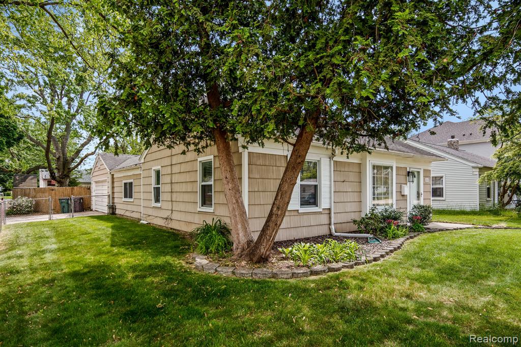 626 E Windemere Avenue, Royal Oak, MI 48073 — Photo 31