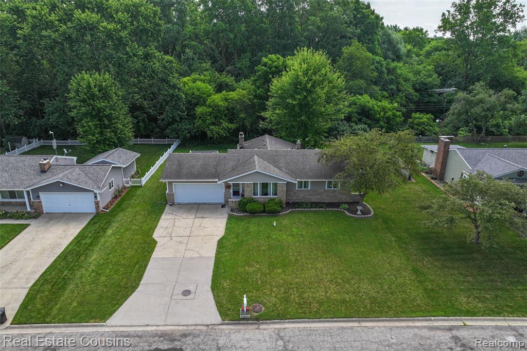 8419 Belle Bluff Drive, Grand Blanc, MI 48439 — Photo 32