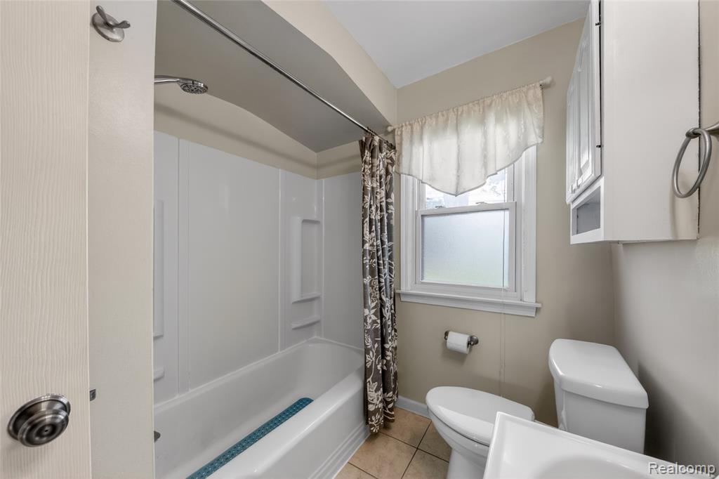 9818 Roseland Street, Livonia, MI 48150 — Photo 21