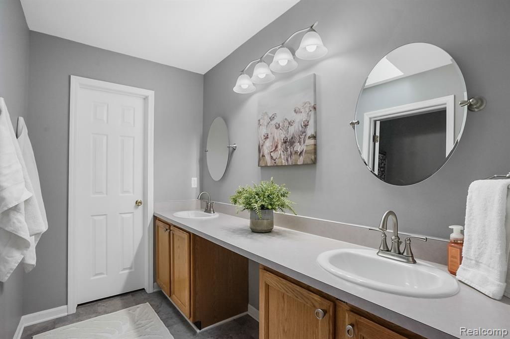 42860 BERKDALE Drive, Belleville, MI 48111 — Photo 10