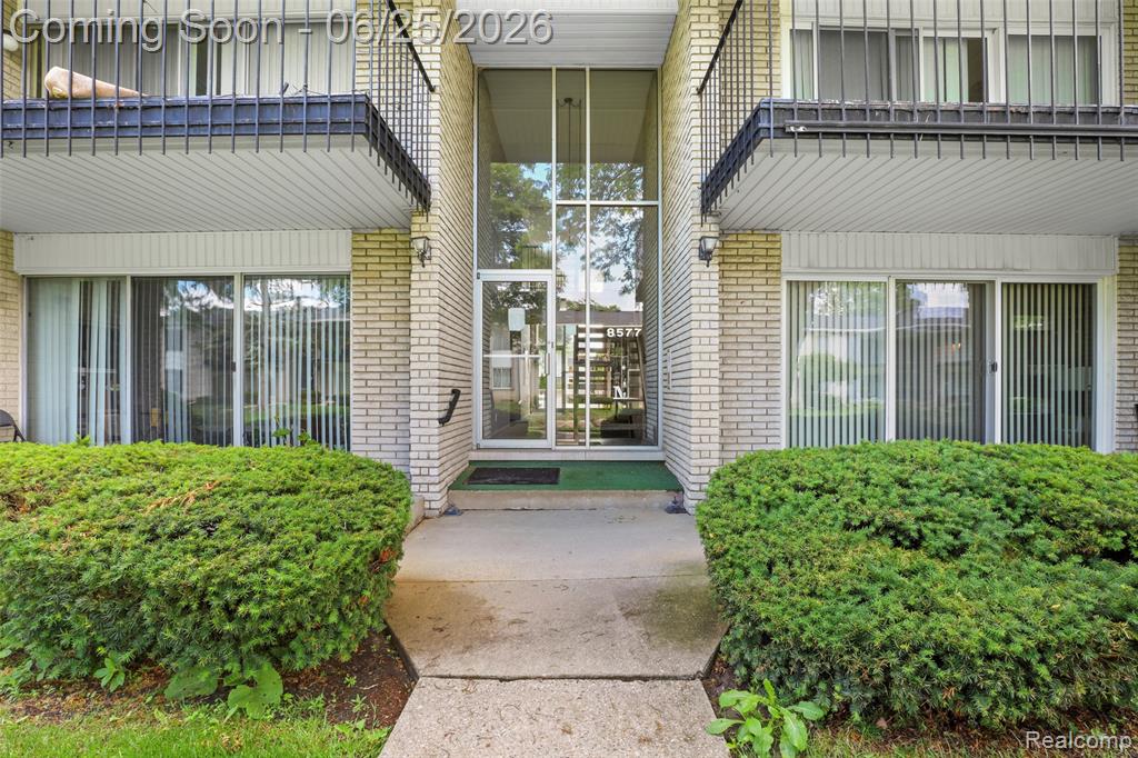 8577 Kennedy Circle, Warren, MI 48093 — Photo 8