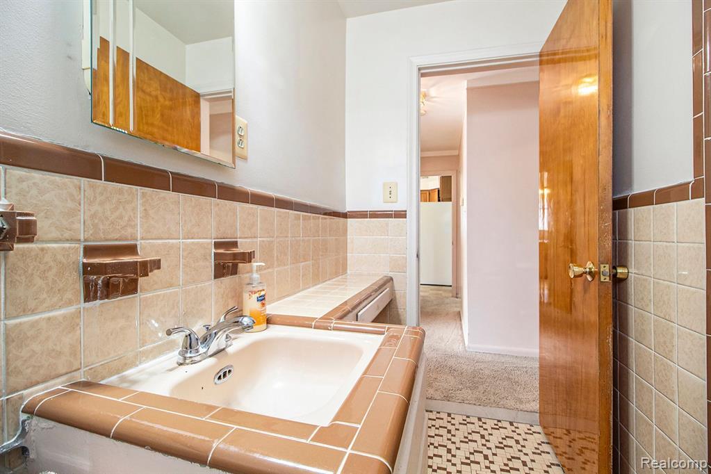 9592 SARASOTA, Redford, MI 48239 — Photo 15