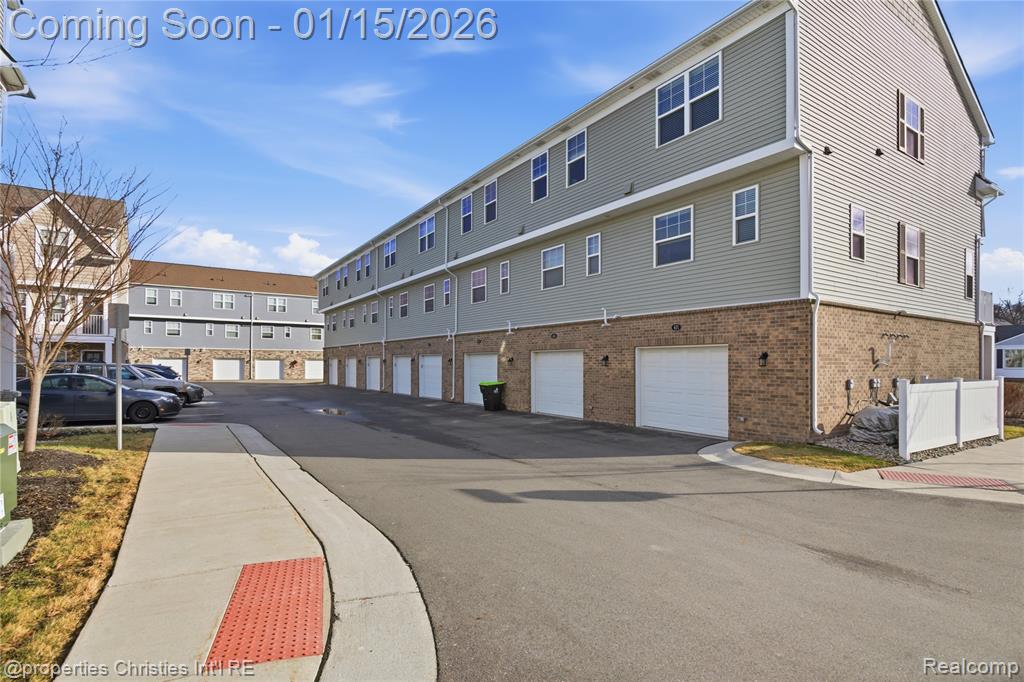 401 Jeff Keeton Drive, Hazel Park, MI 48030 — Photo 21