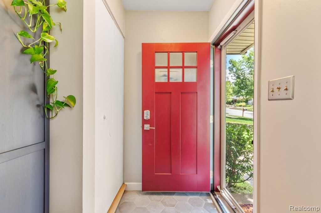 369 LARKSPUR Street, Ann Arbor, MI 48105 — Photo 4