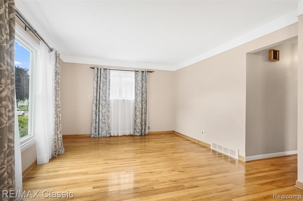 7218 Sterling, Center Line, MI 48015 — Photo 2