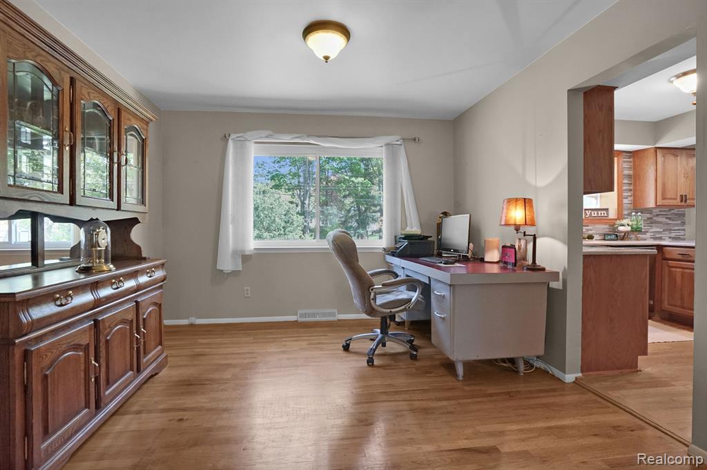 430 CHESTER Court, South Lyon, MI 48178 — Photo 16