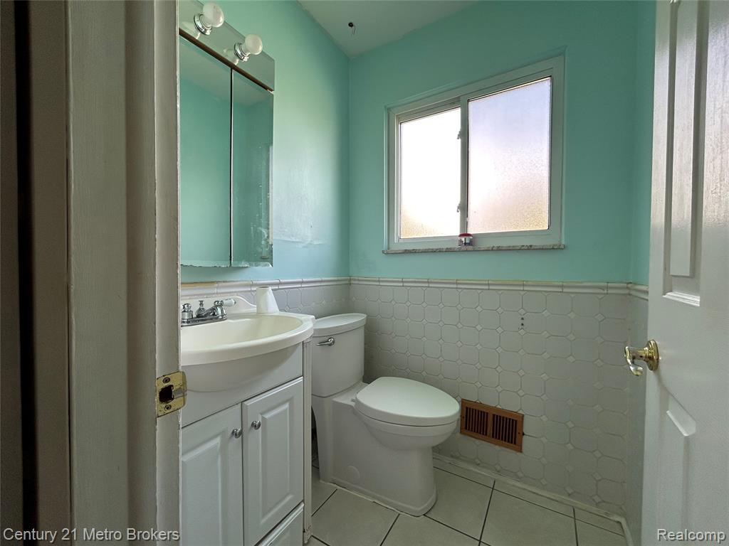 1124 Trotwood Lane, Flint, MI 48507 — Photo 10
