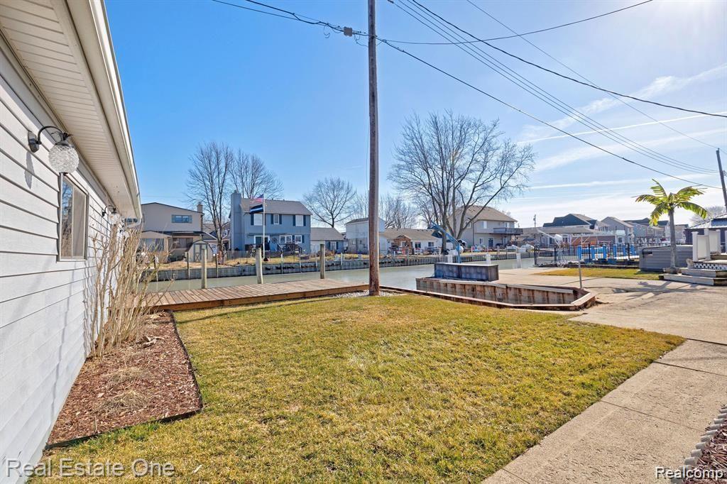 45752 JEFFERSON Avenue, Chesterfield, MI 48047 — Photo 44