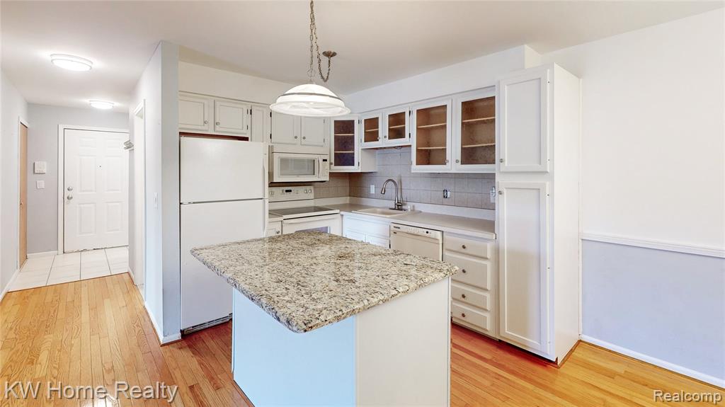 15769 Balfour Drive, 22, Macomb, MI 48044 — Photo 4