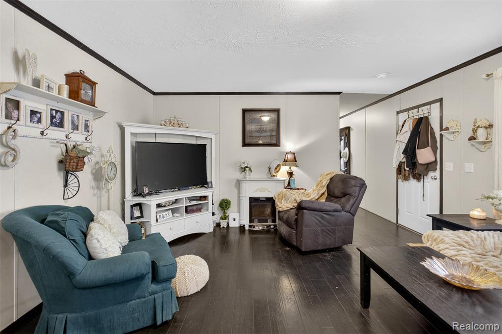 4567 Ashwood, Saginaw, MI 48603 — Photo 2
